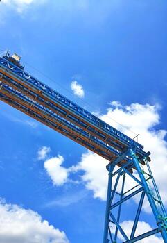 esta es una foto del portal de pórtico para levantar vigas.