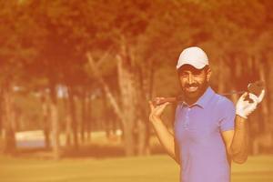 retrato de jugador de golf en el campo foto