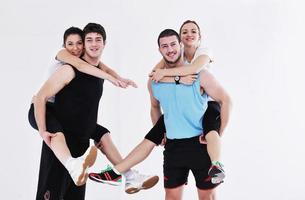 grupo de jóvenes en el gimnasio foto