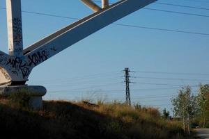 moderno puente fluvial, una obra de ingeniería por la que pasan a diario miles de vehículos foto