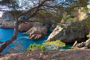 vistas de la costa brava catalana en sant feliu de guixols foto