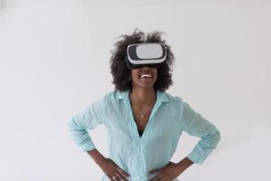 chica negra con auriculares vr gafas de realidad virtual foto