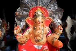 feliz festival de ganesh chaturthi, estatua del señor ganesha foto