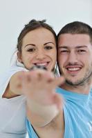 feliz pareja joven entrenamiento físico y diversión foto