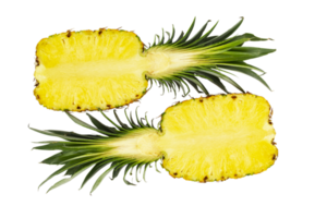 Piña madura jugosa amarilla cortada aislada png