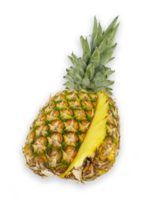 Piña madura jugosa amarilla cortada aislada png