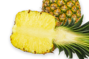 Piña madura jugosa amarilla cortada aislada png