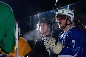 retrato de jugador de hockey sobre hielo foto