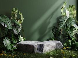 plataforma de piedra en bosque tropical para presentación de productos y muro verde. foto