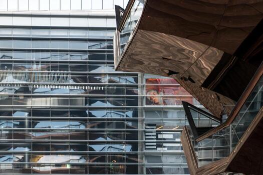 ciudad de nueva york, usa-agosto 7, 2019-vista de la estructura arquitectónica llamada buque en manhattan durante un día nublado foto