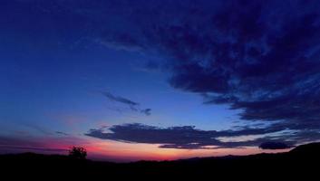 foto del cielo al amanecer