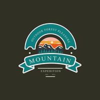 logotipo de aventura de montaña al aire libre icono de diseño gráfico ilustración de vector vintage moderno