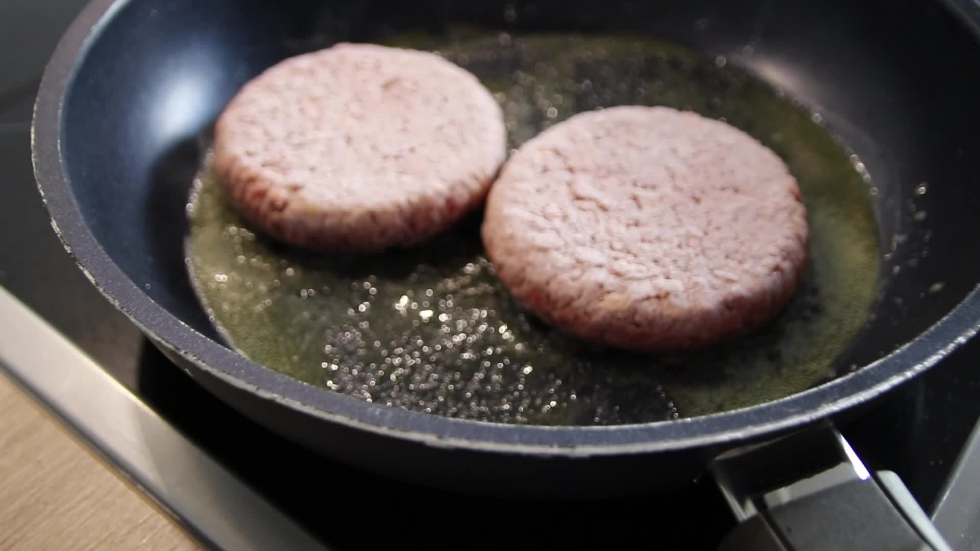 Entfremden Gehorsam Bischof patties in der pfanne braten Als Antwort