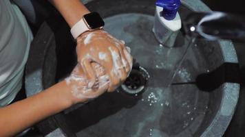 se laver les mains de la bonne façon video