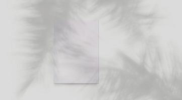 conjunto de papelería de marca en blanco aislado en gris como plantilla para la presentación del diseño de identidad.