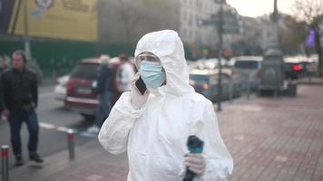 travailleur de la santé en plein air pandémie video