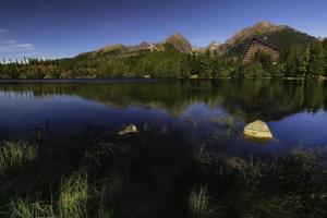 strbske pleso en altos tatras de eslovaquia foto