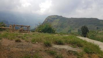 vista de la zona montañosa en java occidental. foto