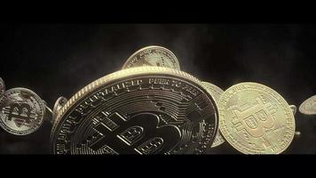 bitcoin btc moneda moneda digital ciberespacio y criptomoneda. concepto de mercado cambiario y pago en línea. video