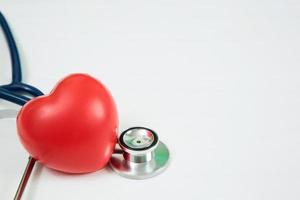 La angina es una enfermedad cardíaca común en adultos. los principales factores de riesgo incluyen el aumento de la edad. tabaquismo intenso hiperlipidemia, diabetes, presión arterial alta foto