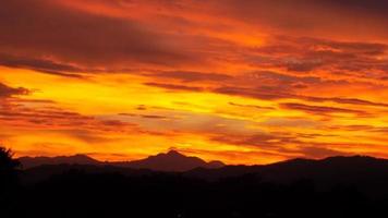 foto del cielo antes del amanecer