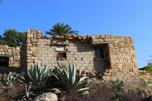 nahariya israel 24 de junio de 2021. achziv es un parque nacional ubicado en la costa mediterránea en el oeste de galilea. foto