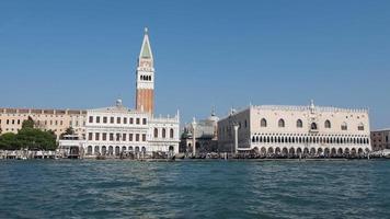 st mark square sett fron st mark bassin i Venedig video