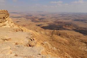 mitzpe ramon israel 1 de noviembre de 2019. el cráter ramon es un cráter de erosión en el desierto de negev en el sur de israel. foto