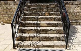 escalera en el parque de la ciudad. foto