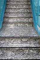 escalera en el parque de la ciudad. foto