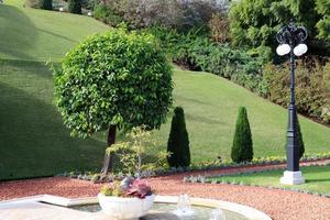 haifa israel 14 de diciembre de 2019. jardines bahai - terrazas de jardín alrededor del santuario del bab en el monte carmelo en haifa. foto