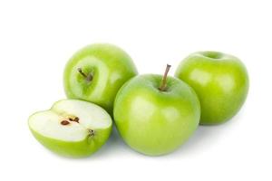 manzana verde fresca, aislada sobre fondo blanco foto