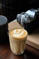 arte del café con leche en la cafetería foto