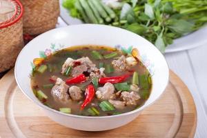 sopa picante tailandesa foto