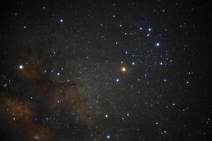 una vista de gran angular de la región de antares de la vía láctea foto