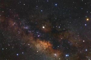 el centro de la galaxia de la vía láctea con estrellas y polvo espacial en el universo foto