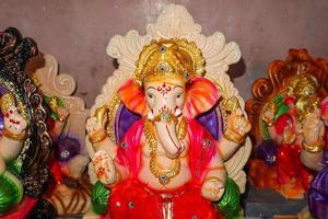 feliz ganesh chaturthi, dios hindú ganesha. foto