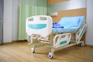 antecedentes de la cama del paciente en el hospital, concepto de atención médica foto
