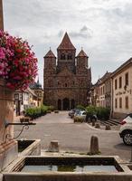 calles antiguas y pueblo medieval marmoutier, alsacia foto