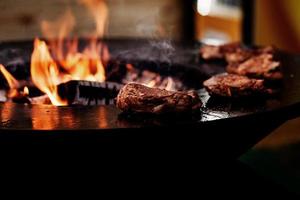 carne de bistec a la parrilla foto