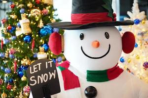 decoración de muñeco de nieve, navidad y año nuevo. foto