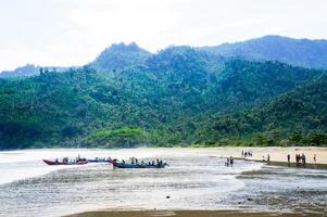 hermosa playa en malang indonesia foto