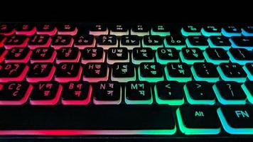 teclado de iluminación rgb foto de primer plano