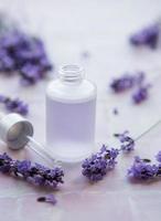 aromaterapia lavanda sal de baño y aceite de masaje foto