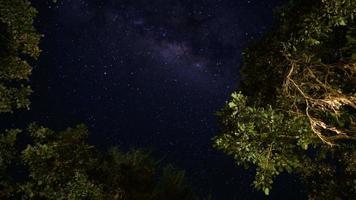 ciel nocturne voie lactée timelapse 4k video