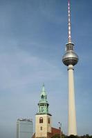 Berlín, Alemania, 2014. Vista hacia el berliner fernsehturm en Berlín. foto