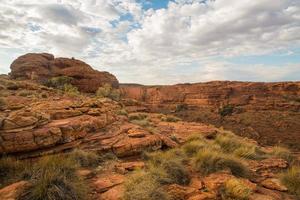 la ruta de la caminata del borde en kings canyon en el territorio del norte del estado de australia.