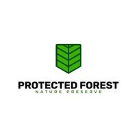 vector de logotipo de protección de la naturaleza con hoja verde e icono de escudo