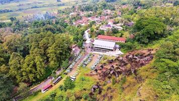 hermosa vista aérea, panorama natural en la indonesia rural. foto