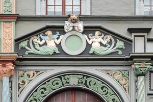 Weimar, Alemania, 2014. puerta ornamentada y arco en Weimar, Alemania foto